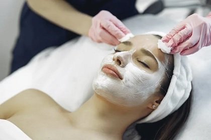 Exploring the Benefits of RF Microneedling for Treating Acne Scars